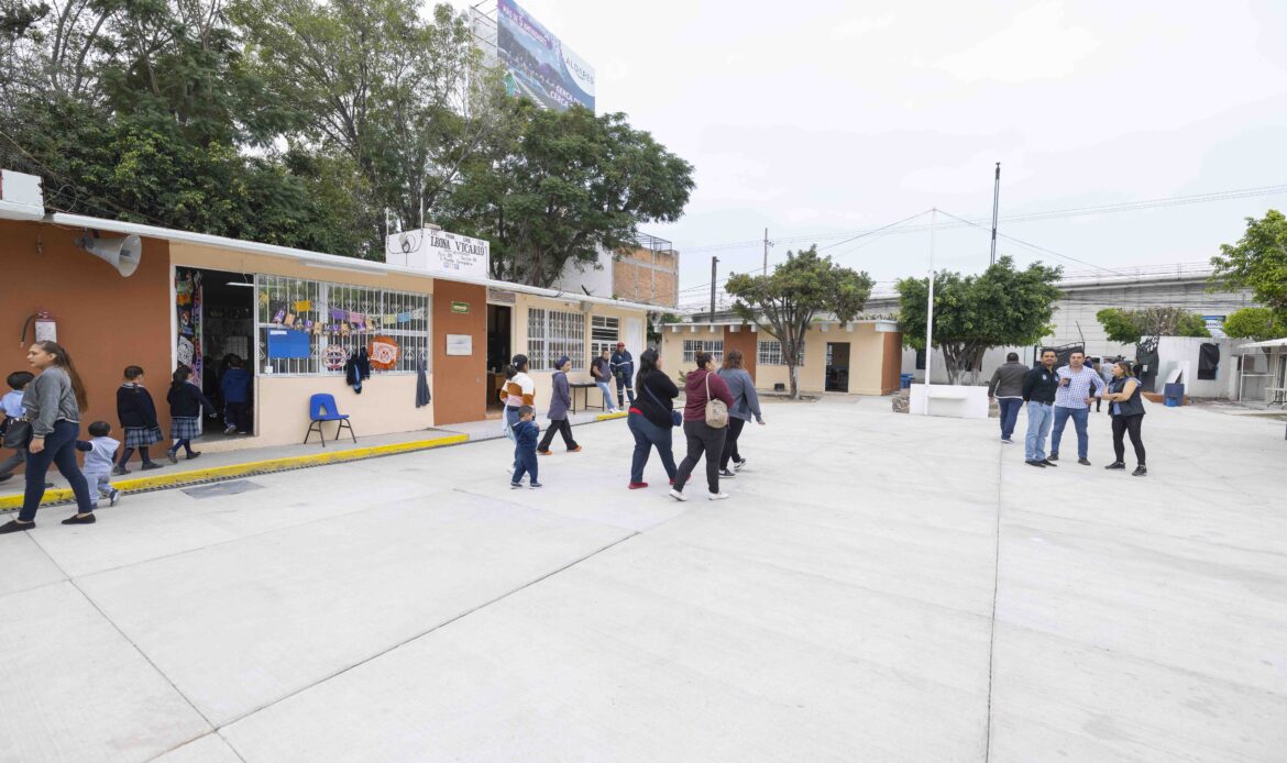 Entrega Josué Guerrero obras de infraestructura en la primaria Leona Vicario