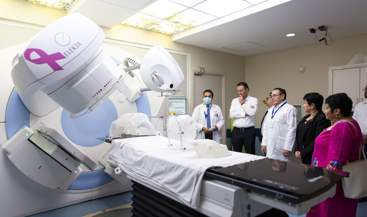 En Querétaro se brinda atención especializada y de alta tecnología a pacientes con cáncer: Mauricio Kuri