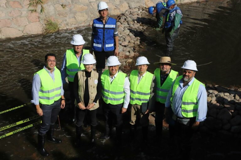 Acude Luis Nava al inicio de trabajos de saneamiento del Río Querétaro
