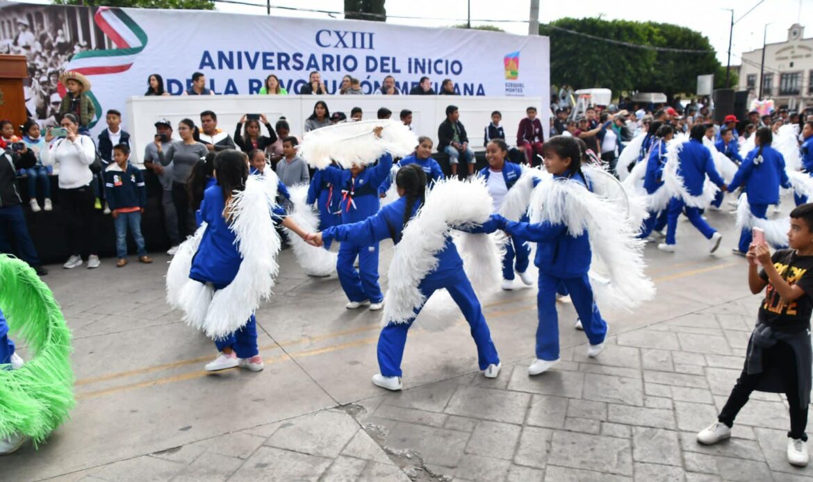 Ezequiel Montes realizó el tradicional desfile, alusivo al 113 aniversario de la Revolución Mexicana