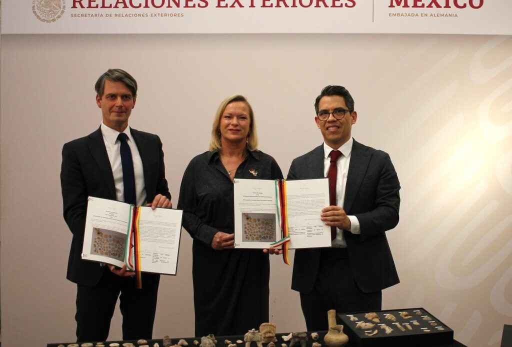 Autoridades de Alemania restituyen 75 piezas arqueológicas al patrimonio de México