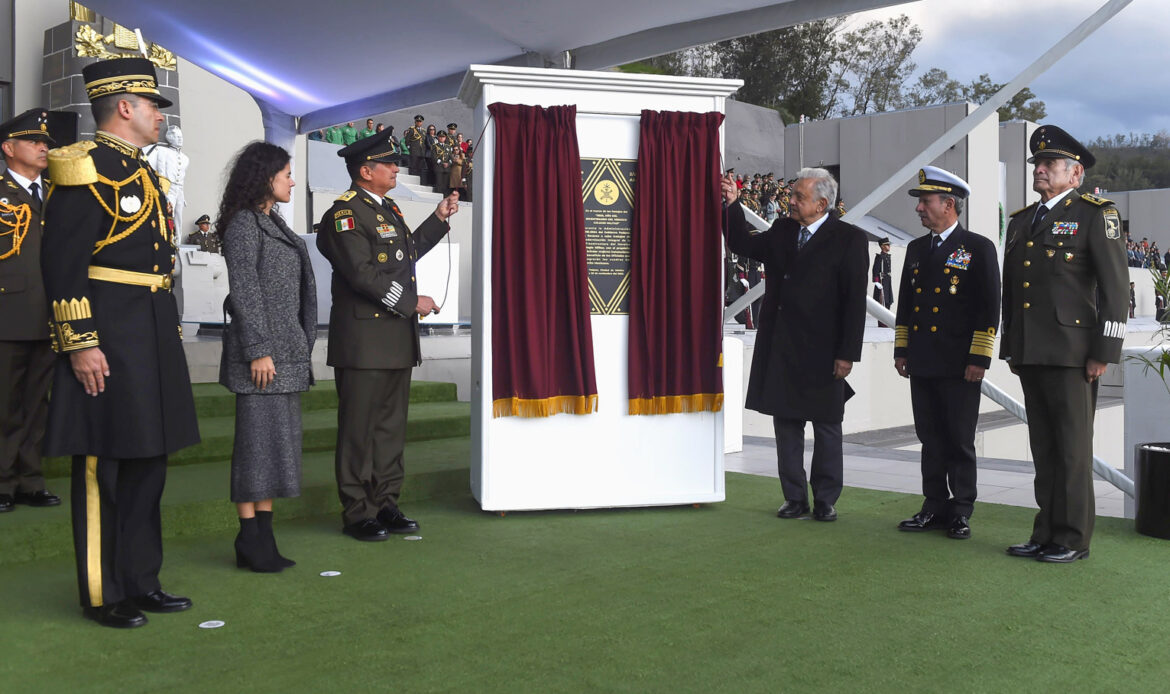 AMLO clausura festejos por Bicentenario del Heroico Colegio Militar