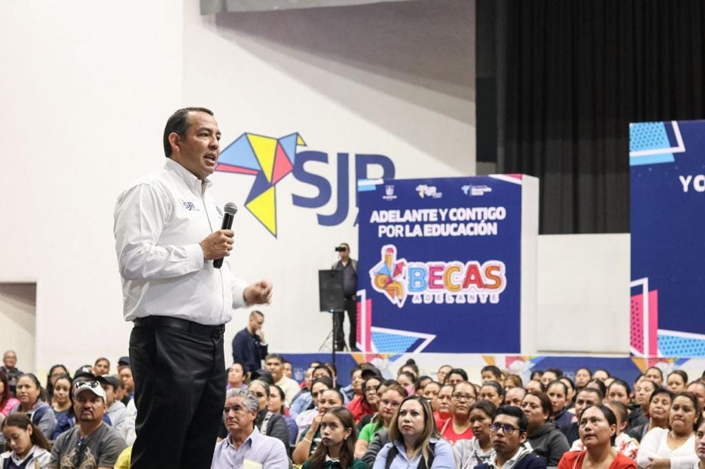 Fuerte apoyo a la educación en San Juan del Río, anuncia Roberto Cabrera para 2024