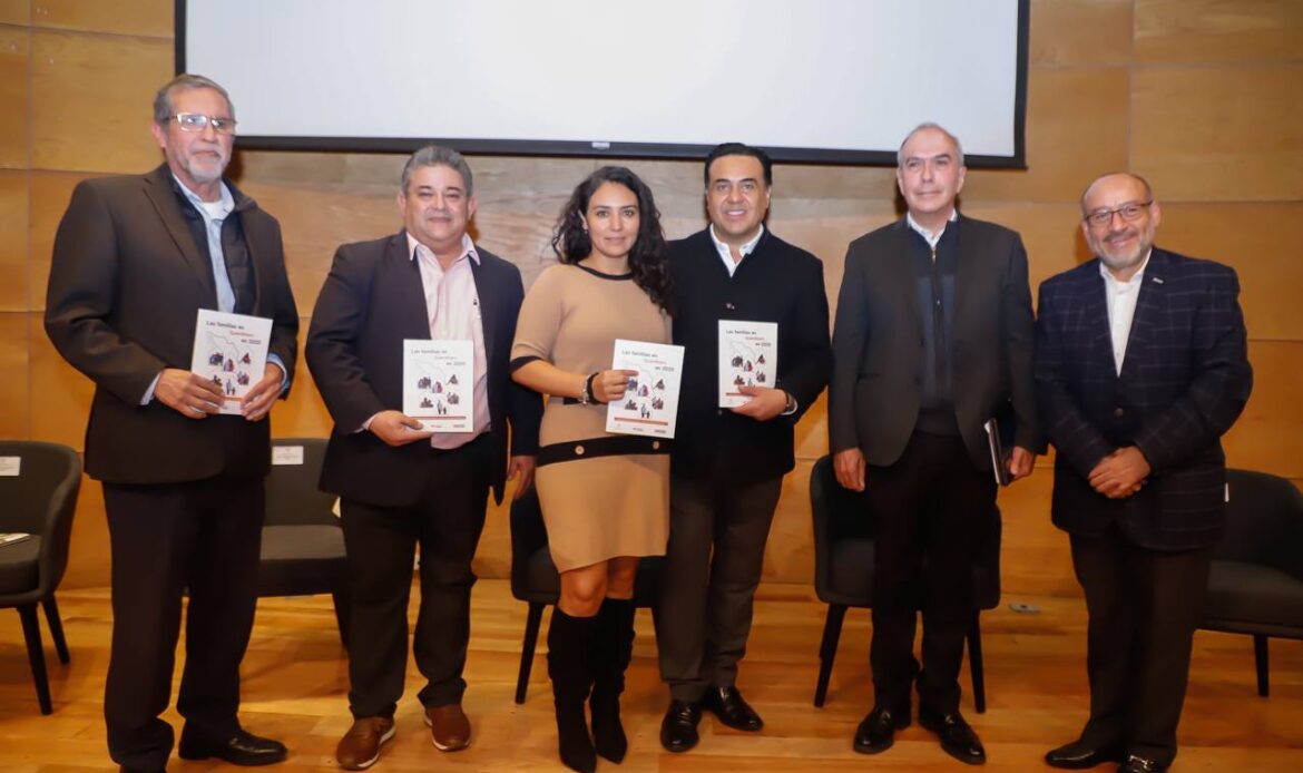Asiste Luis Nava a la presentación del libro “Las Familias en Querétaro en 2020”
