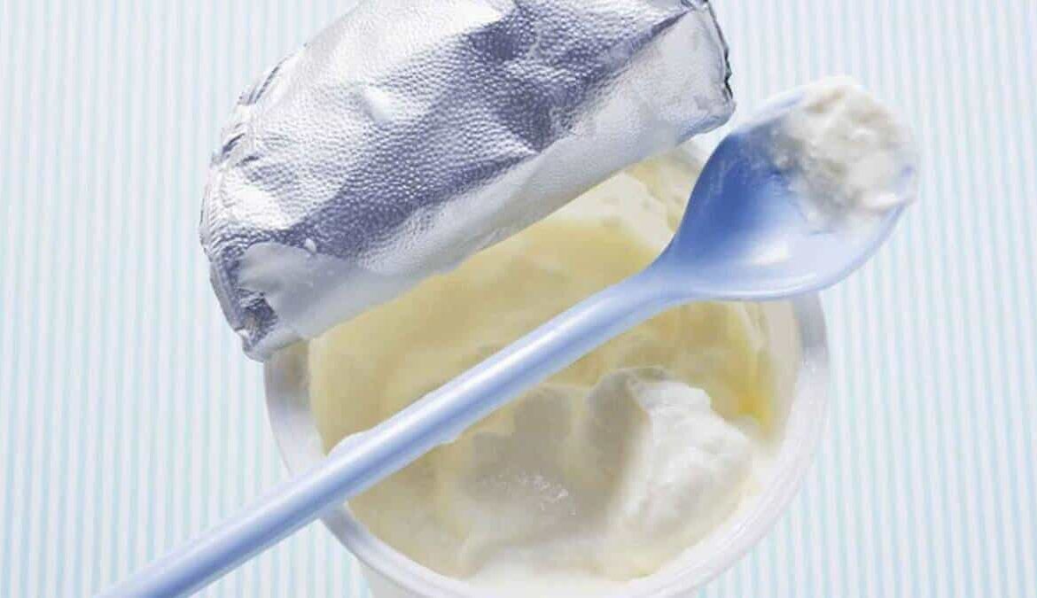 Advierte Profeco de algunas marcas de yogur griego con edulcorantes no recomendables en niños