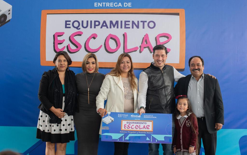 Rodrigo Monsalvo Encabezó La Entrega De “Equipamiento Escolar” En El Marqués