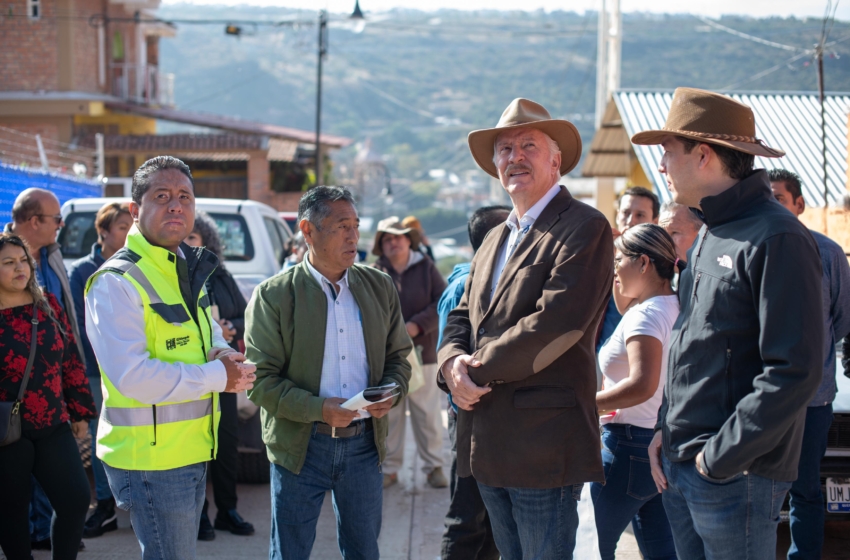 Enrique Vega encabeza arranque de obras en La Cañada