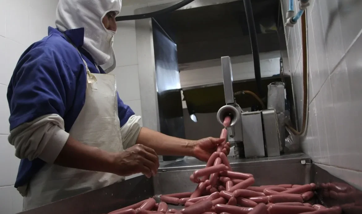 Consumo de carne procesada se asocia con cáncer colorrectal