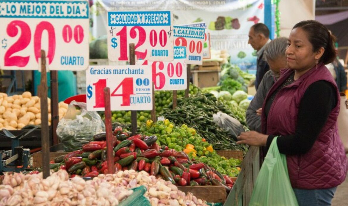 Inflación aceleró en enero a 4.8% por frutas y verduras, dificulta la cuesta
