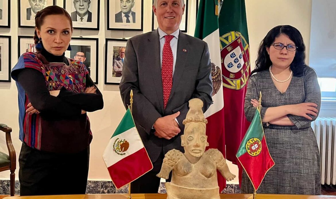 Gobierno de México recupera una pieza arqueológica que sería subastada en Portugal