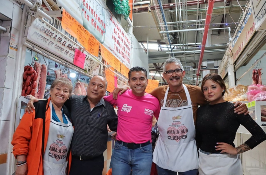 Visita Roberto Sosa el mercado Lomas de Casa Blanca