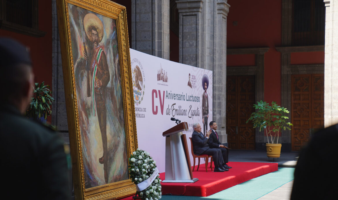 AMLO rinde homenaje a Emiliano Zapata en su 105 aniversario luctuoso
