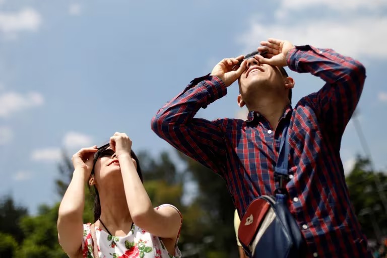 Secretaría de Salud advierte sobre peligro de observar de forma directa eclipse de sol del 8 de abril