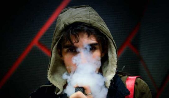 El consumo de tabaco y alcohol entre adolescentes aumenta