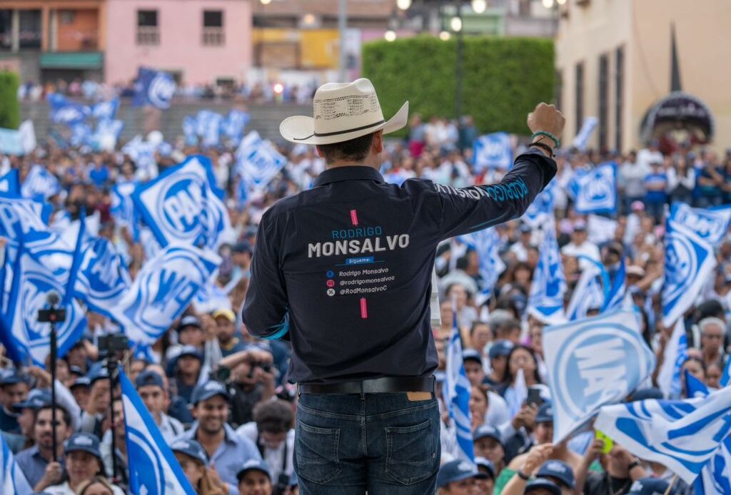 Rodrigo Monsalvo arrancó su campaña por El Marqués